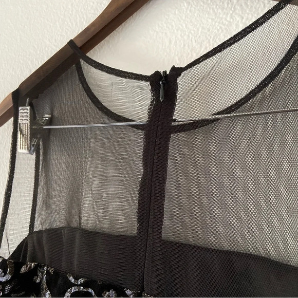 Scarlett Velvet Mesh Panel Metallic Filigree Dress Holiday Size 10 Glamorous - Picture 4 of 15